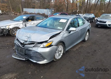 2020 Toyota Camry Xle z USA, uszkodzony, nr VIN 4T1F11AKXLU306029